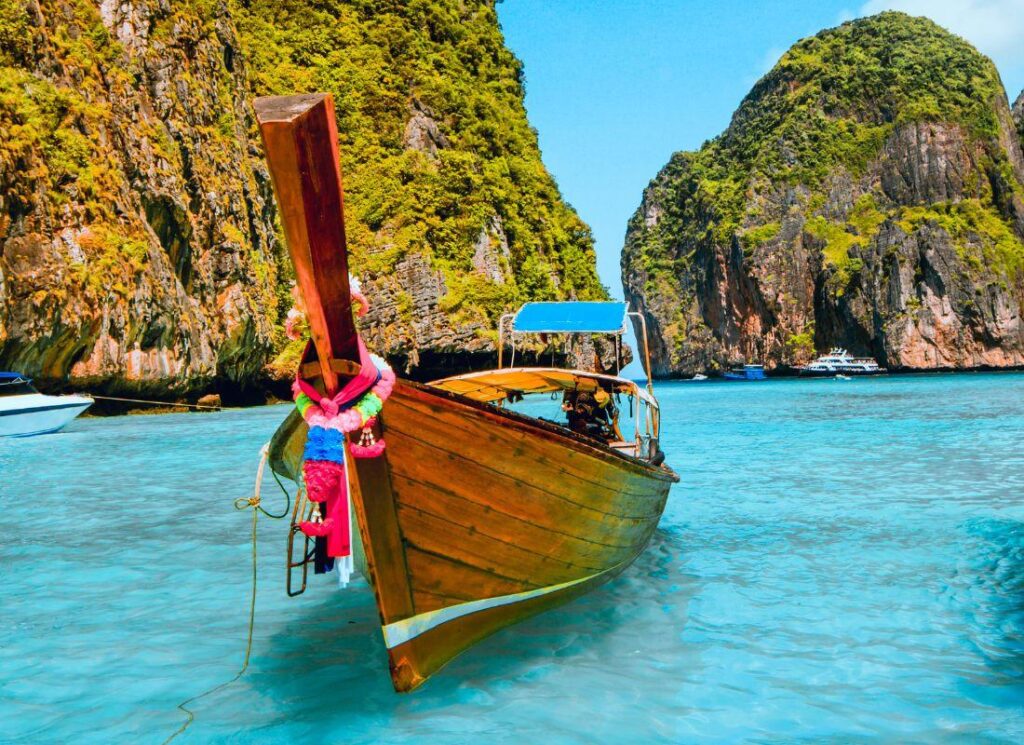 1683905882 1000ut thaifold1
